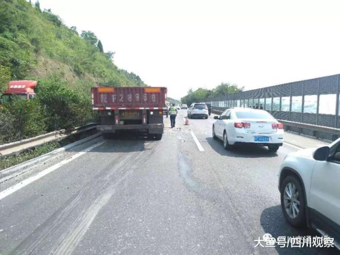 成綿高速發生多車追尾 車輛積壓嚴重