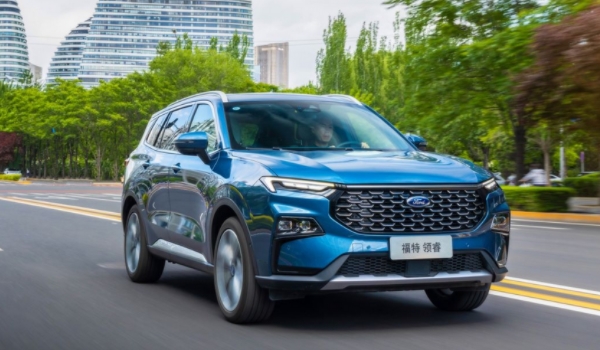 福特領睿2022款參數 全系使用1.5T發動機(車身4630/1935/1706/2726毫米)
