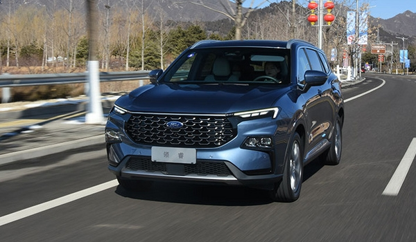 福特領睿2022款參數 全系使用1.5T發動機(車身4630/1935/1706/2726毫米)