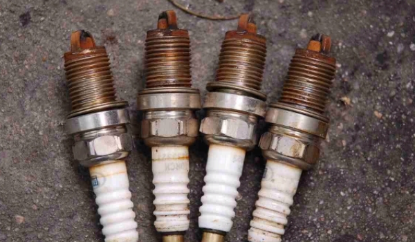 火花塞怎么判斷要換多久換一次? 啟動困難(3年/5萬公里更換)