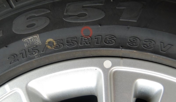 汽車輪胎的規格型號怎么看 輪胎側面的數字加字母標記可以看出