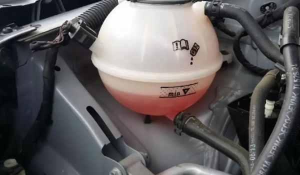 防凍液有幾種顏色什么顏色的好 多種顏色(質量不看顏色看沸點和冰點)