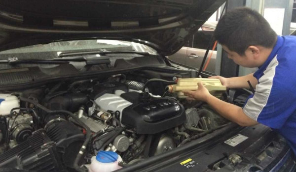 新車保養需要多長時間 5000公里/6個月的時間保養一次