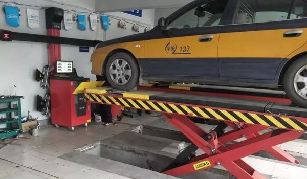 四輪定位有什么用要多少錢 提高穩定性減少轉向機異常磨損(100-300元)