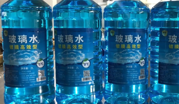 鋒蘭達玻璃水在哪里加圖片 發動機艙的左下角位置添加