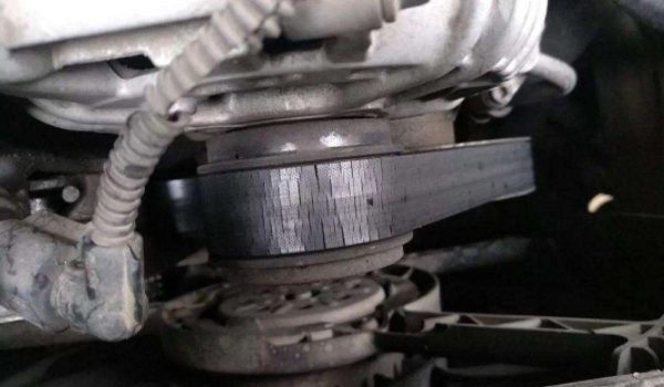 發動機皮帶換一套多少錢 更換的價格是500-1000元(出現異響及時檢查)