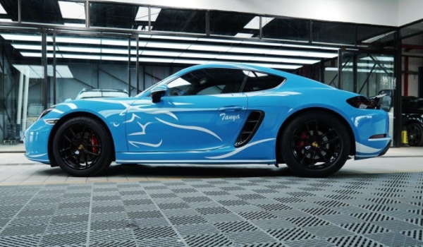 汽車改色一般多少錢 價(jià)格1000元到5000元之間(不同車型價(jià)格不同)