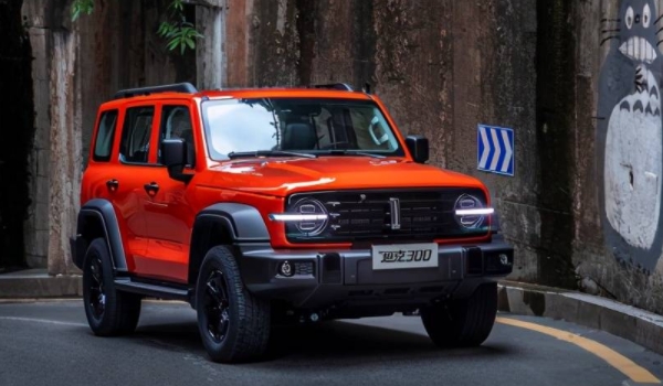 坦克三百是幾個擋位 是8擋手自一體變速箱（2.0T渦輪增壓發動機）