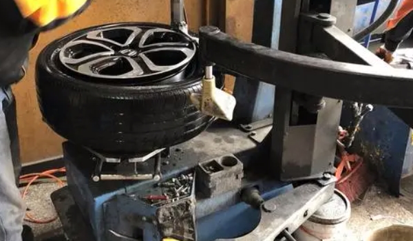 防爆輪胎可不可以補 可以補胎(可以作為應急使用)