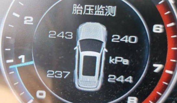 汽車儀表盤出現(!) 黃燈怎么消除 需要補充輪胎胎壓(會自動消除)
