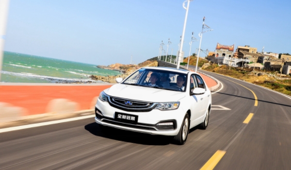 吉利遠景怎么樣 油耗低、動力好、后備箱空間大(1.5L自然吸氣發動機)