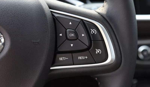 定速巡航怎么用 按下控制按鍵可以打開和關閉(SET+/SET-設置速度)