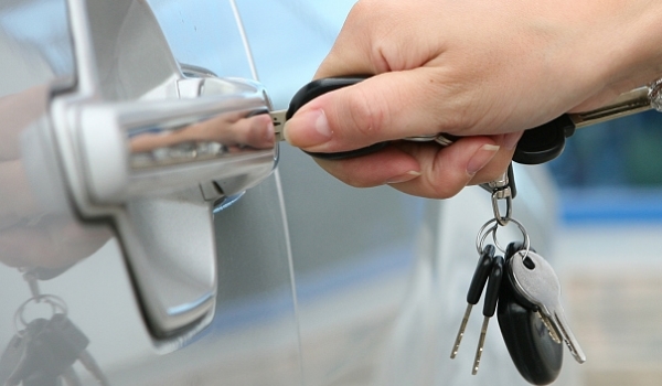 汽車鑰匙丟了怎么辦 4S店、汽配城匹配鑰匙(部分車型需更換車鎖)