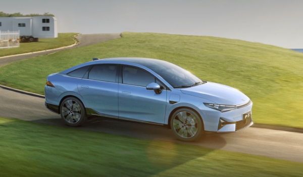 轎車和suv哪個好 各有好處（轎車舒適度高/suv空間大、通過性好）