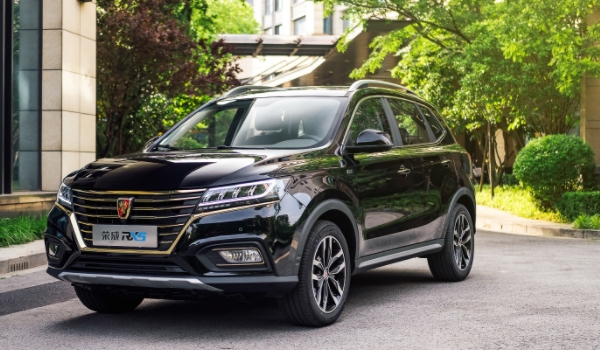 榮威rx5怎么樣 油耗低、空間大、性能好(百公里6.9L)
