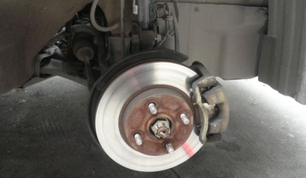 碟剎和鼓剎哪個安全 碟剎使用效果更安全(重量輕、散熱塊)