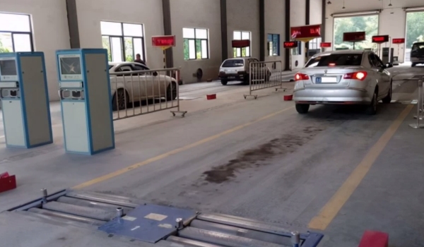 年審多少錢 150元到500元一次(不同車型年審項(xiàng)目不同)