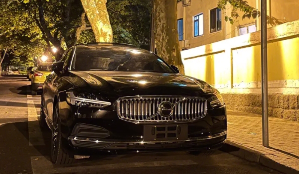 沃爾沃s90怎么樣 安全性好、動(dòng)力強(qiáng)、油耗低、顏值高(2.0渦輪增壓)