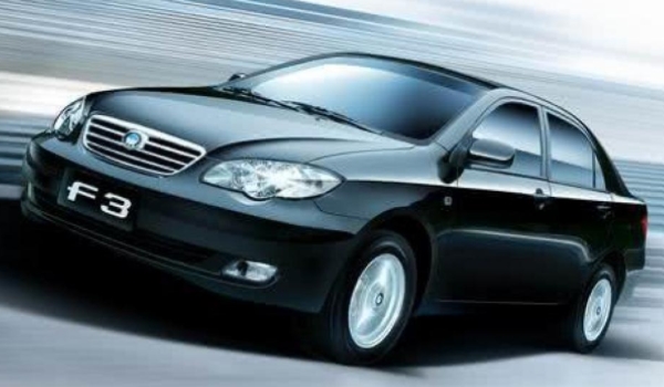 比亞迪f3怎么樣 車輛油耗很不錯、車身內部空間寬敞(百公里油耗5.9升)