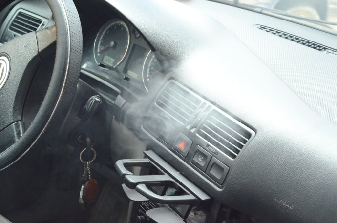 停車開空調1小時傷車嗎