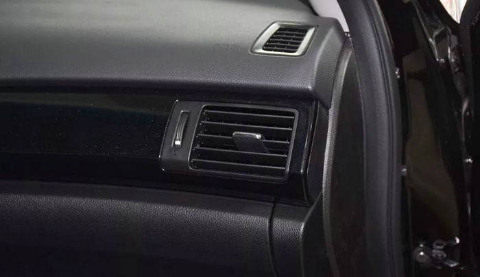 停車時開空調怎樣防止中毒