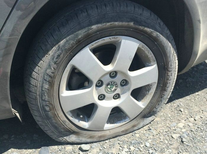 車輪沒(méi)氣還能繼續(xù)開么