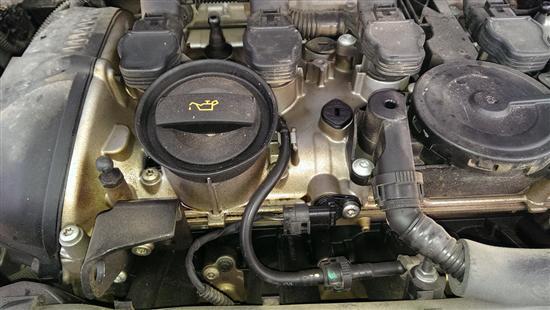 發動機漏油是什么原因導致的