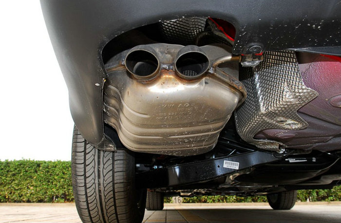 發動機排氣管排出機油是怎回事