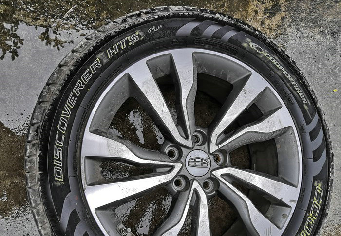 輪胎報警燈亮還能繼續開嗎