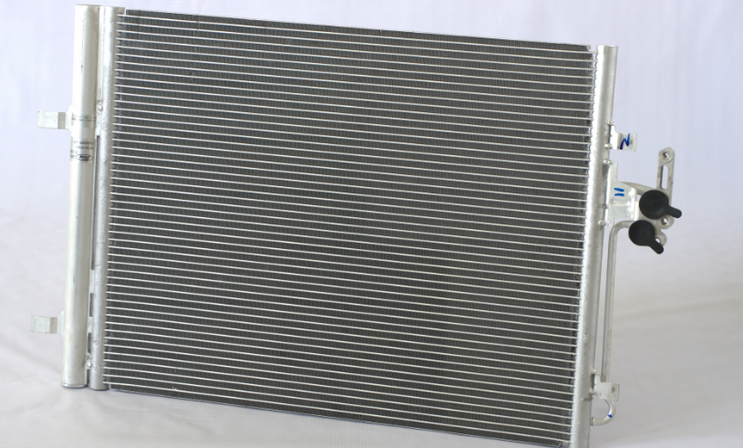 汽車(chē)空調(diào)冷凝器堵塞會(huì)有什么表現(xiàn)