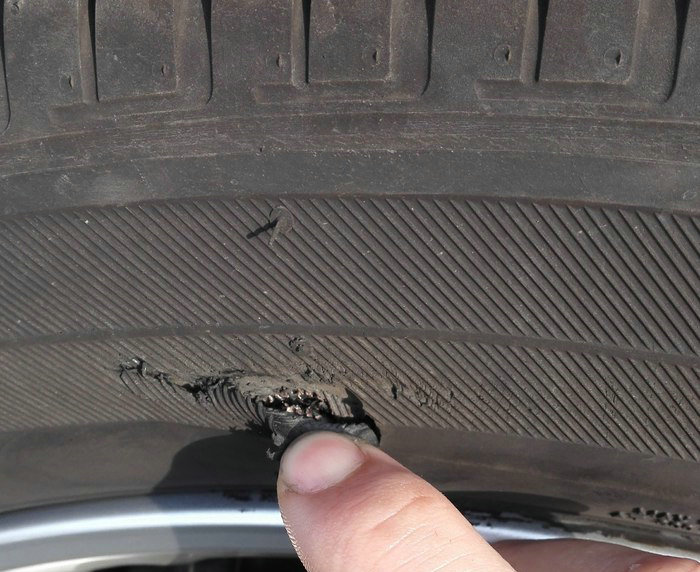 車胎有點裂紋還能繼續開么