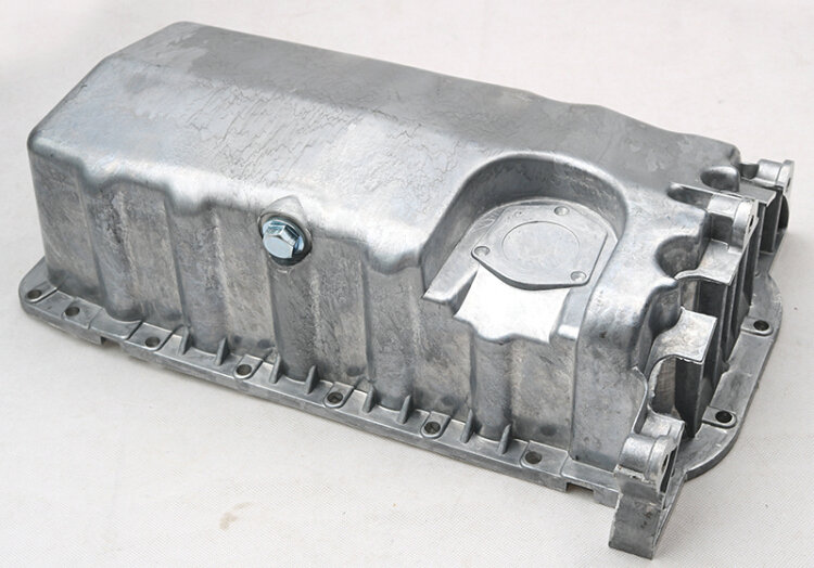 油底殼磕到了會傷發動機嗎