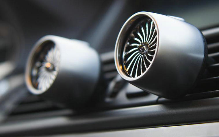 汽車前排出冷風后排出熱風怎么回事