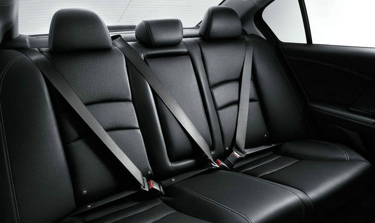 坐后排不系安全帶違反交通規則嗎