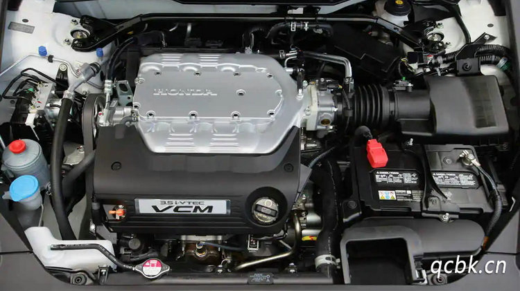 發動機啟動瞬間嘭一聲響是怎么回事