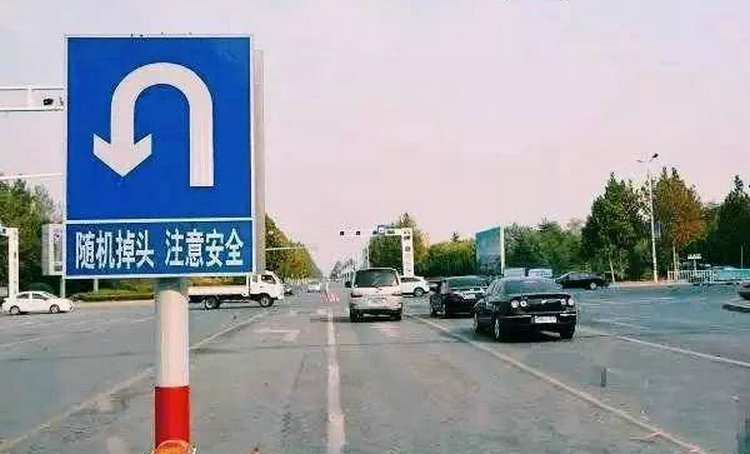 科三掉頭時(shí)離合剎車油門(mén)怎么控制