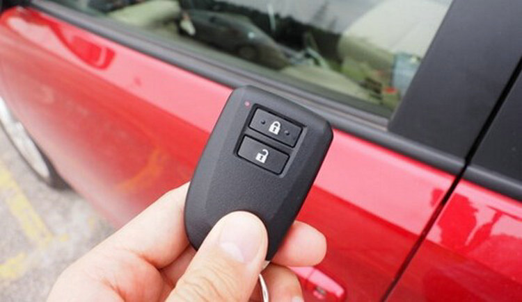 車(chē)不熄火能鎖車(chē)門(mén)嗎