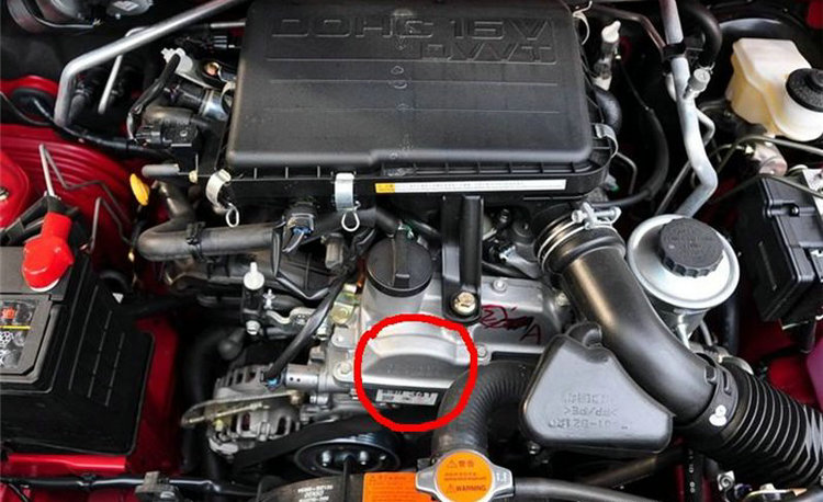 豐田蘭德酷路澤4700發動機號在哪里