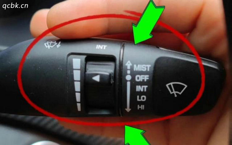 汽車后面的雨刮器怎么關閉