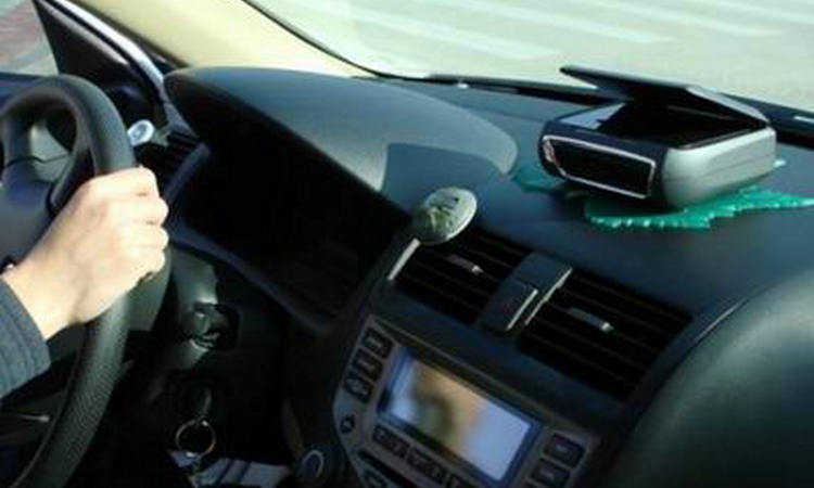 車內老是有廢氣的味道是什么原因