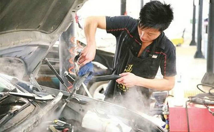 清洗發動機艙用什么清洗最好