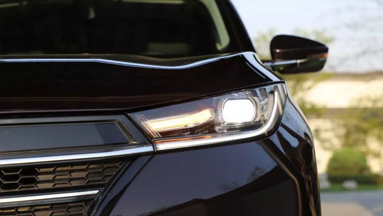 動力轉向燈亮了嚴重嗎