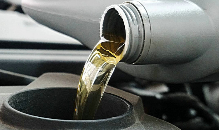 發動機機油多久更換一次