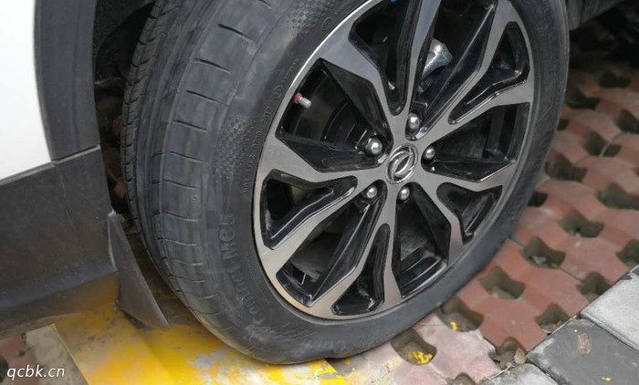 車輪胎沒氣了能開多遠