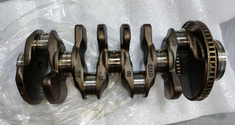 換一個發(fā)動機(jī)曲軸要多少錢