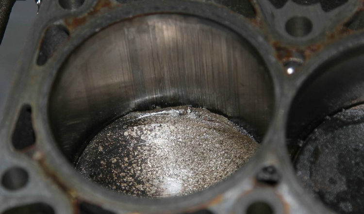 造成發動機拉缸的主要原因是什么