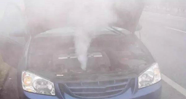 發動機突然冒大量白煙的原因是什么