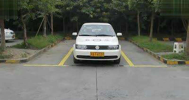 科二倒車入庫打早打晚怎么修正方向