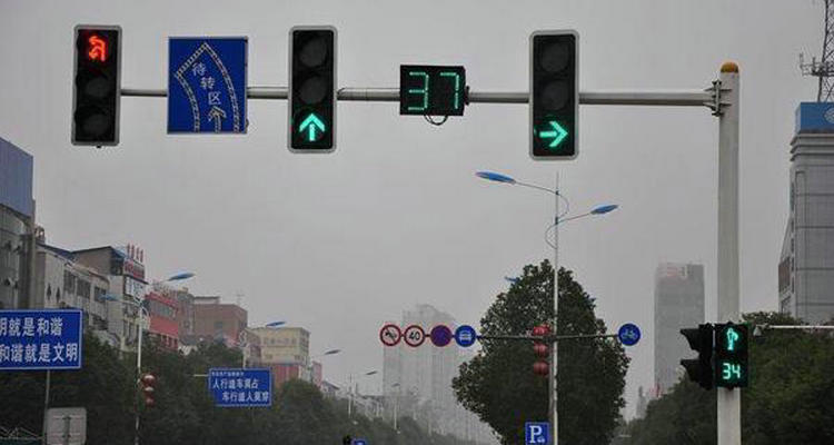 紅燈駛入左轉待行區算闖紅燈嗎