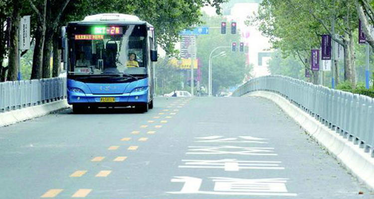 小車走公交專用車道怎么處罰